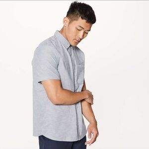 Lululemon Mens On Time Short Sleeve Buttondown 2 Way Stretch Nautical Navy Med